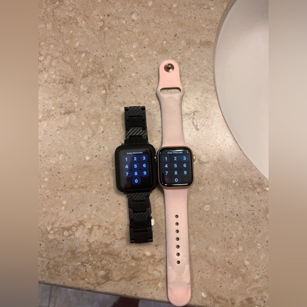 2 Apple Watches